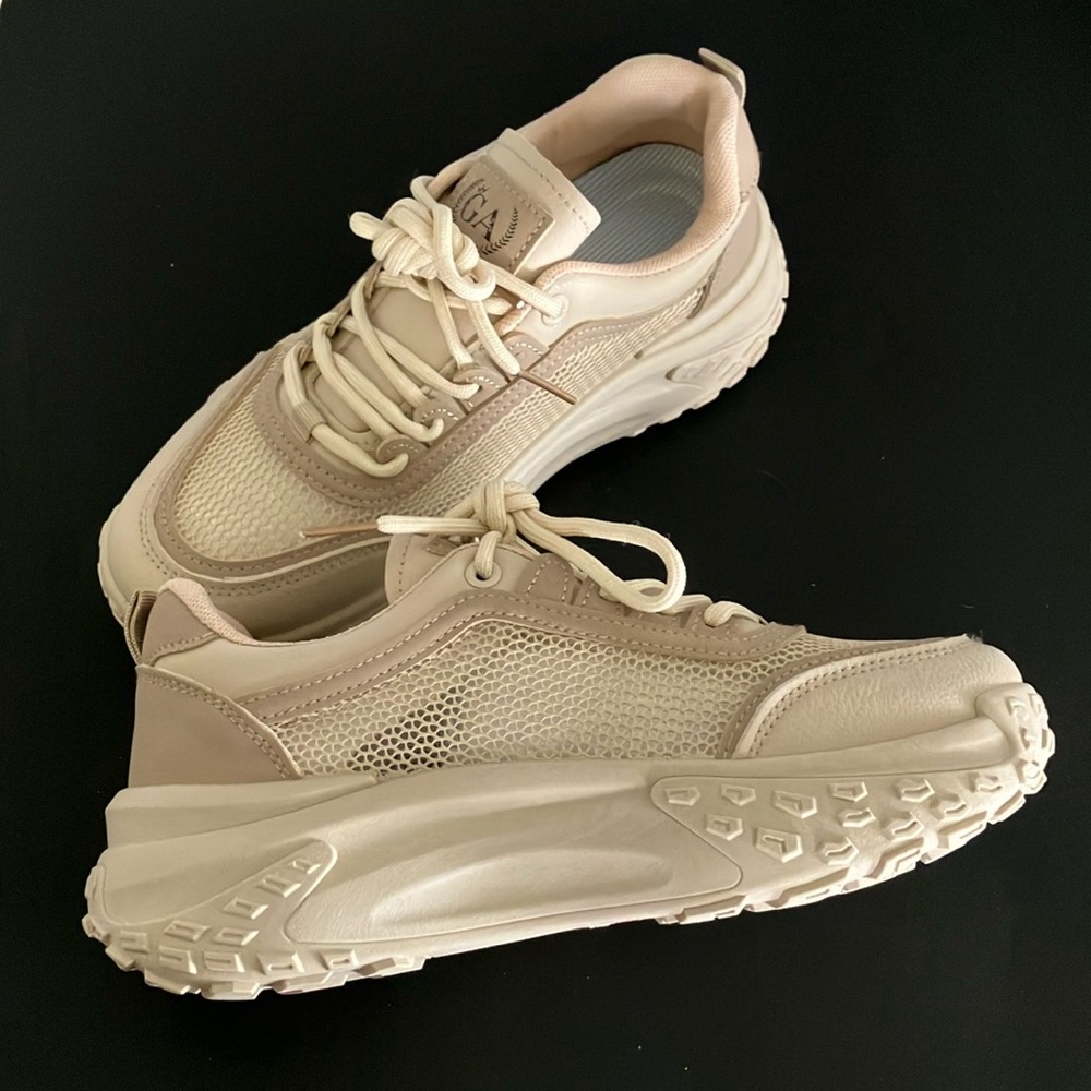 Sneaker Shoe Khaki Lace up Breathable Mesh Low Top Women’s NWOT NEW